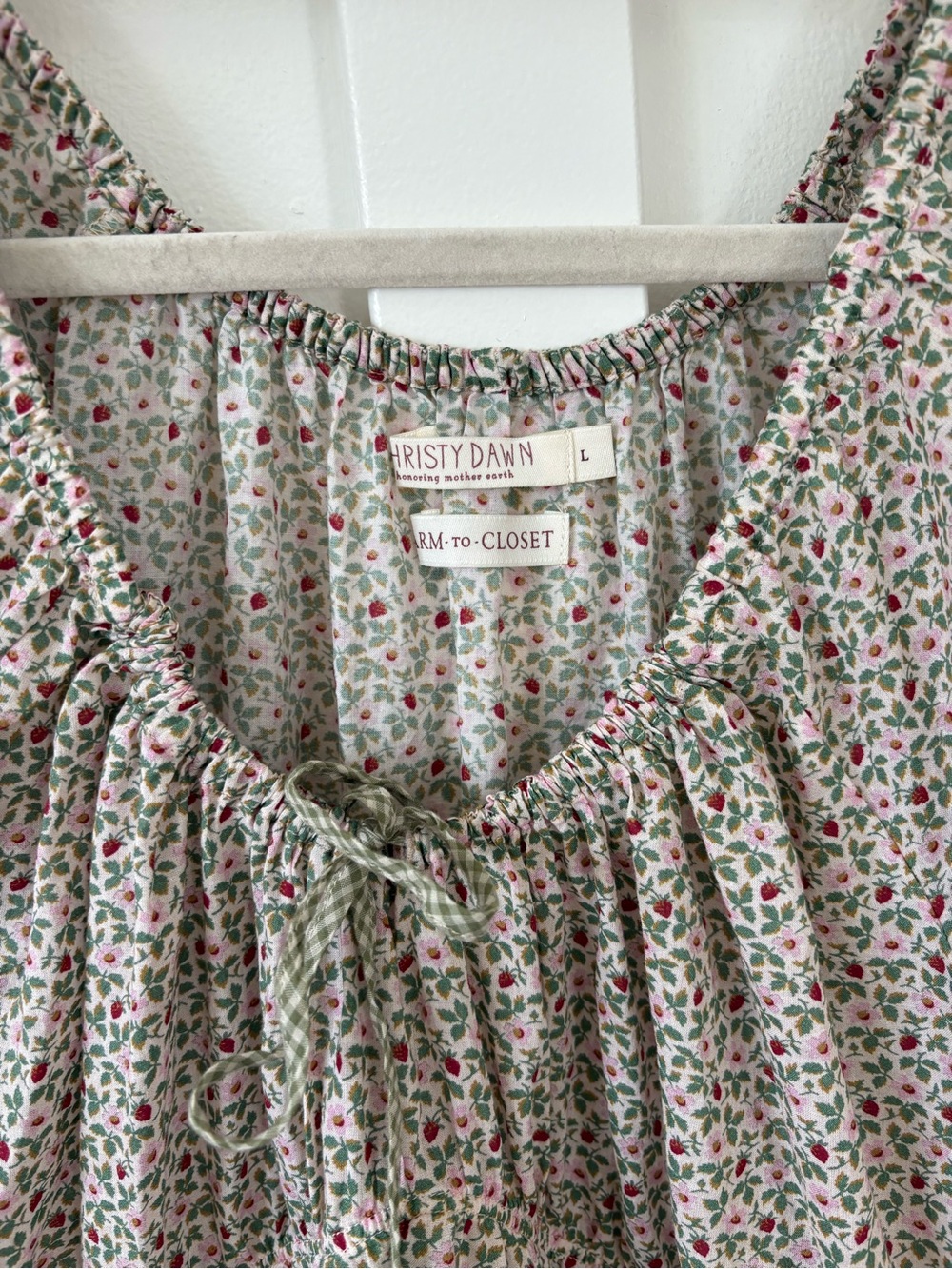 Christy Dawn strawberry print brynne size large - Picture 2 of 3